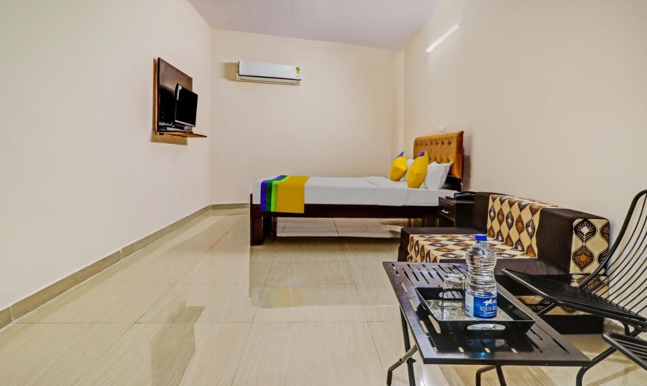 Itsy By Treebo - Divine Inn Chandīgarh المظهر الخارجي الصورة