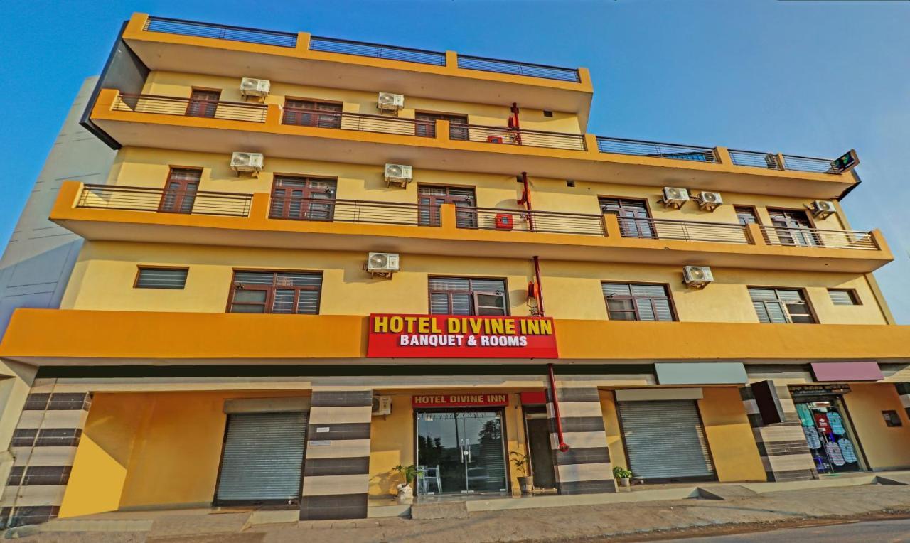 Itsy By Treebo - Divine Inn Chandīgarh المظهر الخارجي الصورة